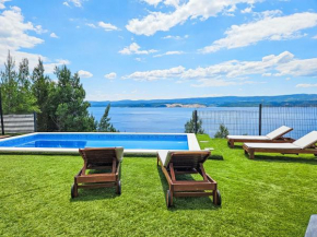 Apartment Luxury Apartman Mir by Interhome